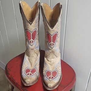 Heart Embroidered Tan Western Boots